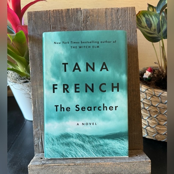 The Searcher by Tana French - Hardcover Book - EUC - Picture 2 of 11